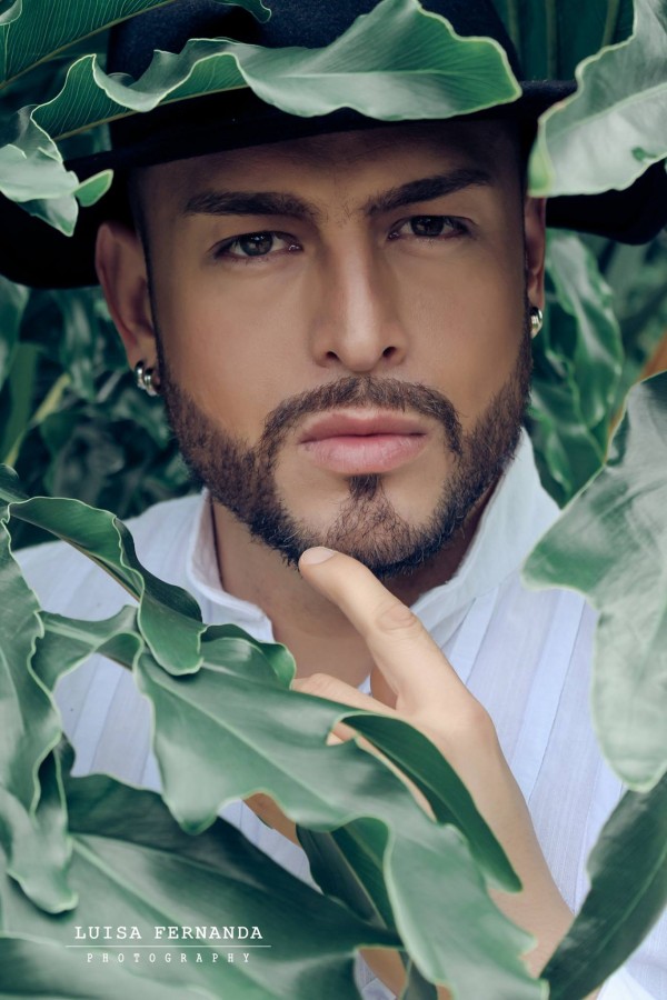 Modelo:  Leonidas Marin